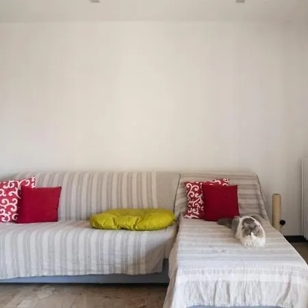 Stanza Doppia Con Bagno Privato Vicino Al Centro Δωμάτια σε οικογενειακή κατοικία *