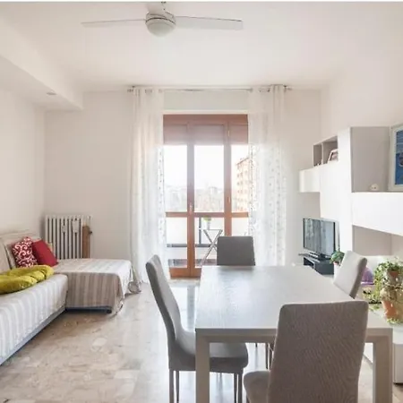 Δωμάτια σε οικογενειακή κατοικία Stanza Doppia Con Bagno Privato Vicino Al Centro