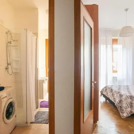 Stanza Doppia Con Bagno Privato Vicino Al Centro Δωμάτια σε οικογενειακή κατοικία Μιλάνο