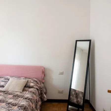 Stanza Doppia Con Bagno Privato Vicino Al Centro Δωμάτια σε οικογενειακή κατοικία Μιλάνο