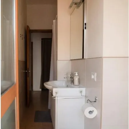 Stanza Doppia Con Bagno Privato Vicino Al Centro Δωμάτια σε οικογενειακή κατοικία Μιλάνο