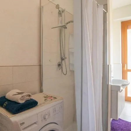 Stanza Doppia Con Bagno Privato Vicino Al Centro Δωμάτια σε οικογενειακή κατοικία *